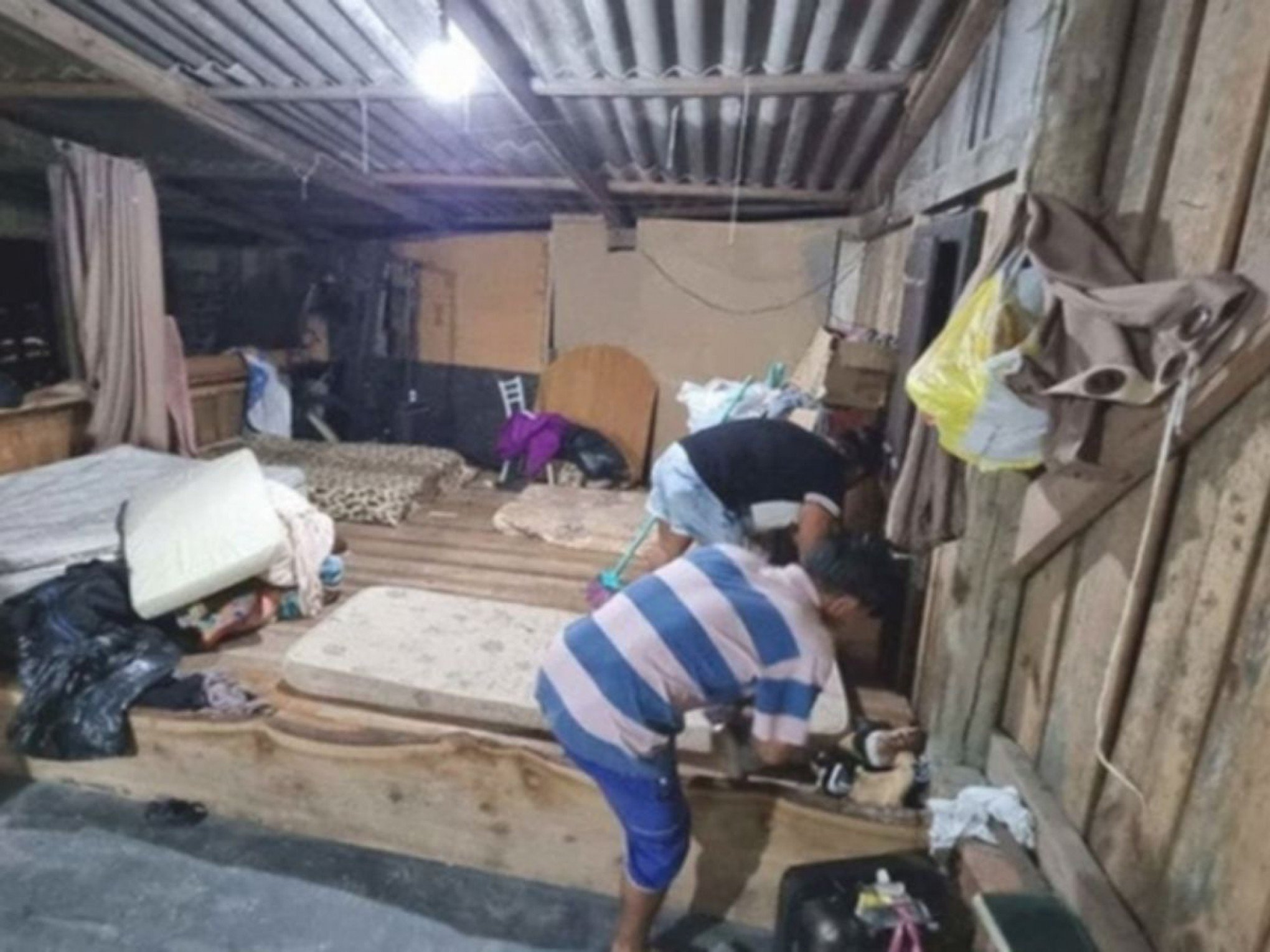 Indígenas são resgatados de trabalho análogo à escravidão na Serra gaúcha; bebê e criança moravam em alojamento precário