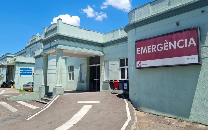 Emergência do Hospital Centenário está com 55 pacientes, mas a capacidade é para 39