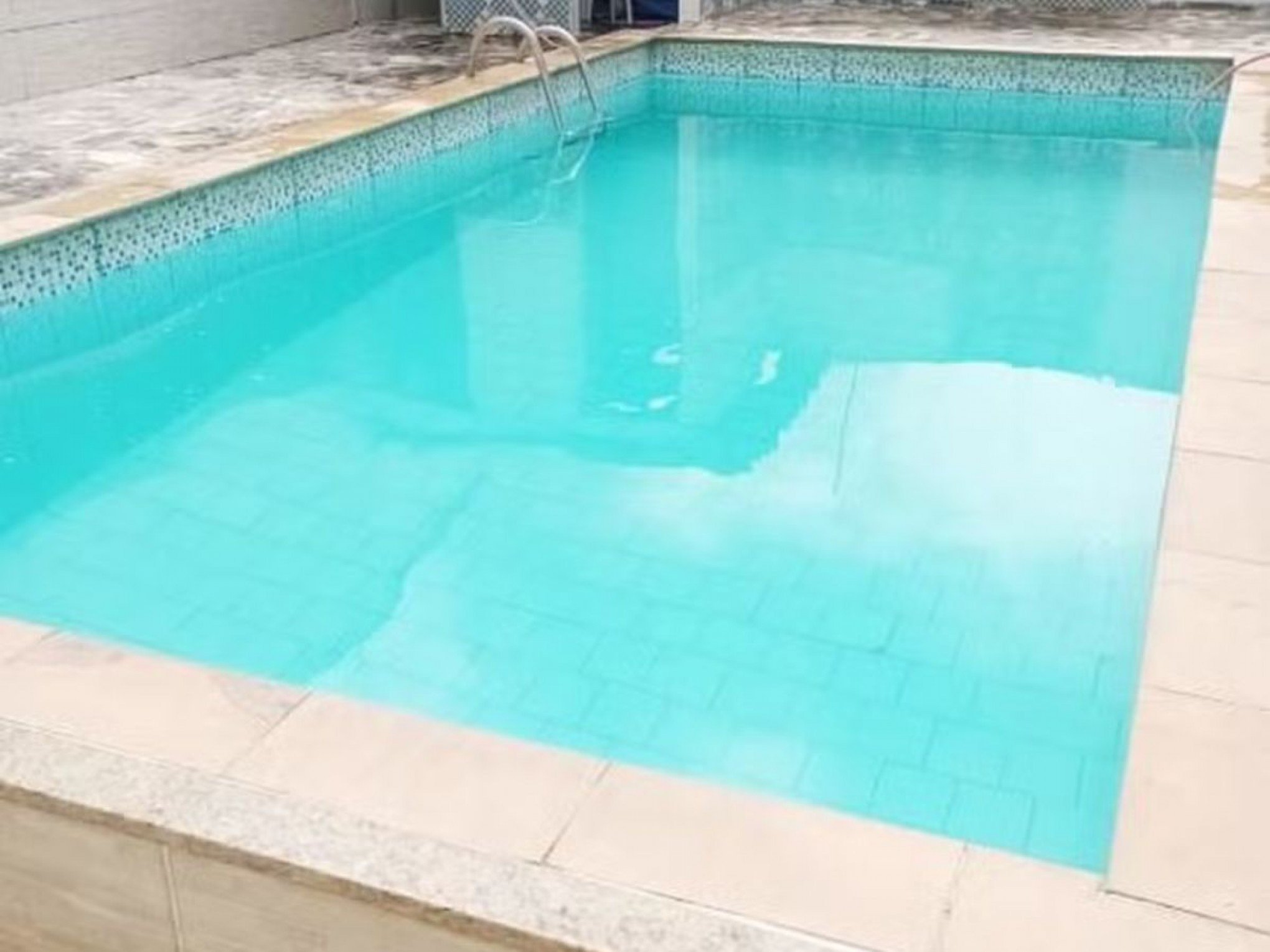 Bebês gêmeos de 1 ano morrem afogados em piscina de residência