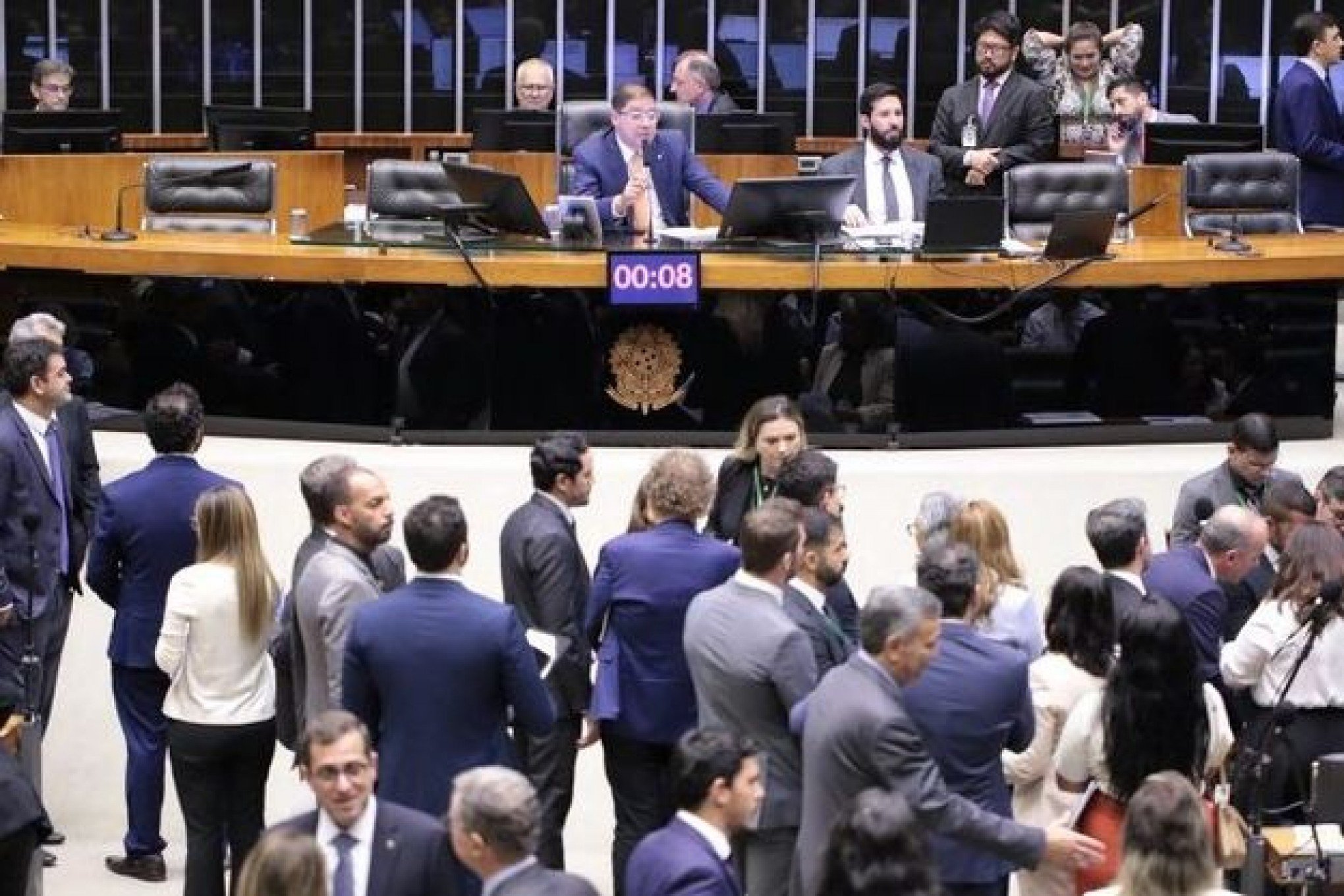 Câmara aprova proposta que proíbe escolas de recusar matrículas; entenda