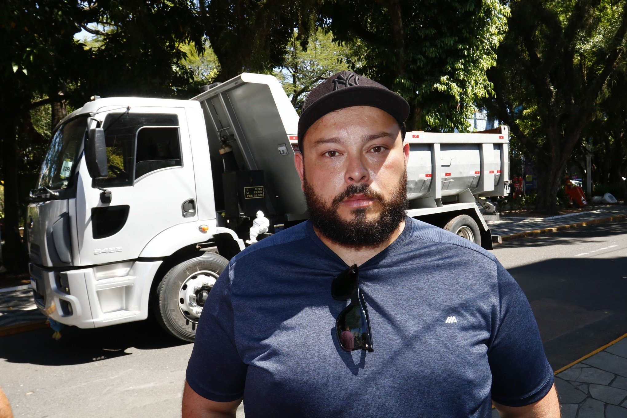 Trabalhadores que atuaram na limpeza de Canoas seguem reivindicando pagamentos atrasados