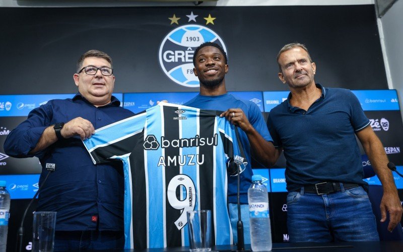 Amuzu foi apresentado nesta quarta-feira pelo departamento de futebol gremista | abc+