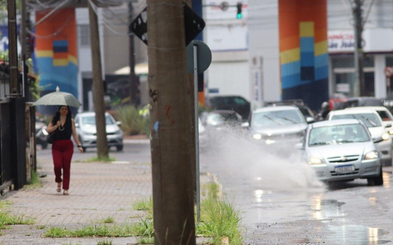 PREVISÃO DO TEMPO: Condição de rio atmosférico vai causar novos episódios de chuva intensa no RS | abc+