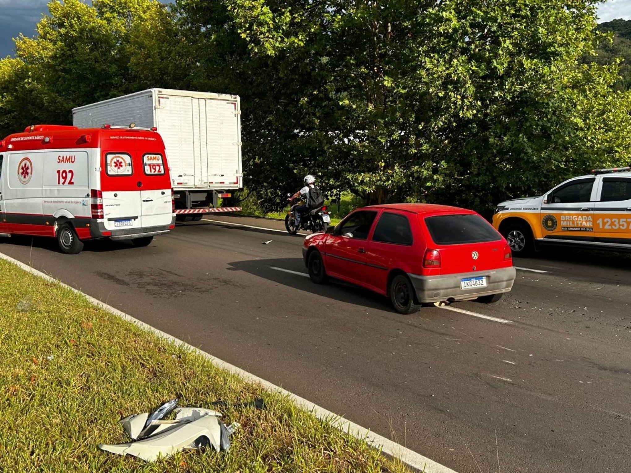 RS-239: Motociclista fica ferida após colisão traseira em Novo Hamburgo