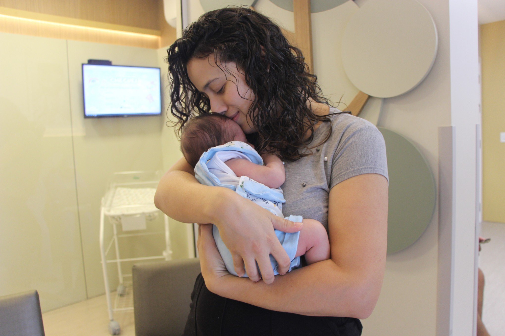 Parto humanizado ganha espaço em hospital da região com nova ala obstétrica; veja fotos