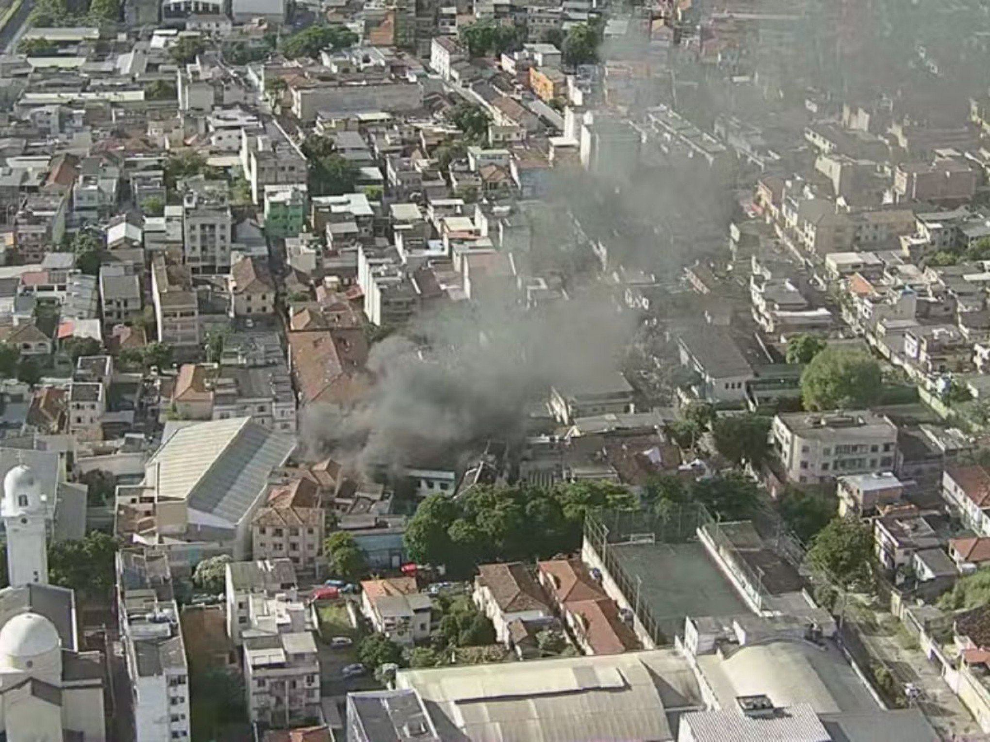 Incêndio atinge confeccção no Rio de Janeiro | abc+