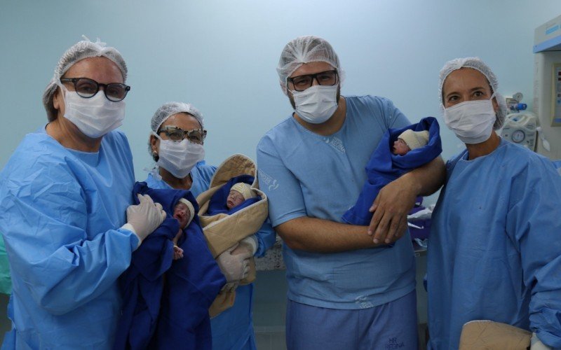 Equipe que acompanhou o parto de trigêmeos no Hospital Regina | abc+