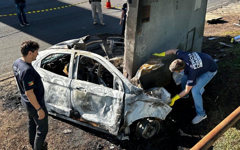 Acidente deixou carro carbonizado na BR-116, em Sapucaia do Sul | abc+