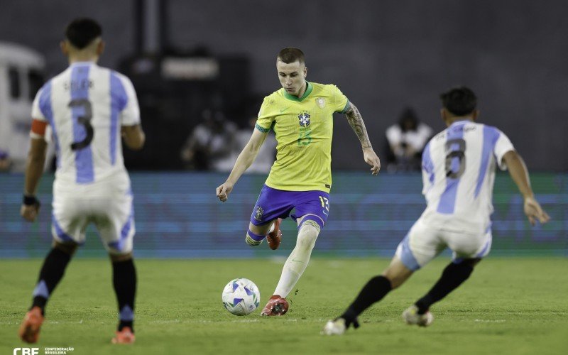 Jogador do Grêmio, Igor Serrote foi fundamental no empate da seleção brasileira | abc+