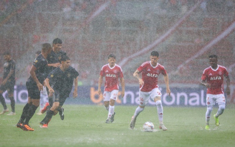 Chuva paralisou o jogo por cerca de 20 minutos | abc+