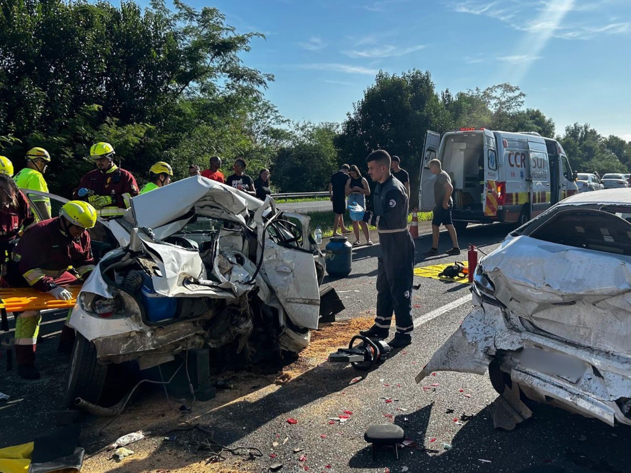 BR-290: De onde são os veículos envolvidos em grave engavetamento entre 5 carros e ônibus