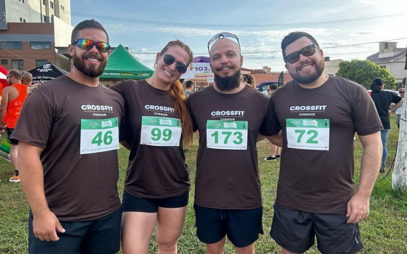Grupo de amigos, liderados por Paulo de Souza, participou pela primeira vez de uma corrida de rua