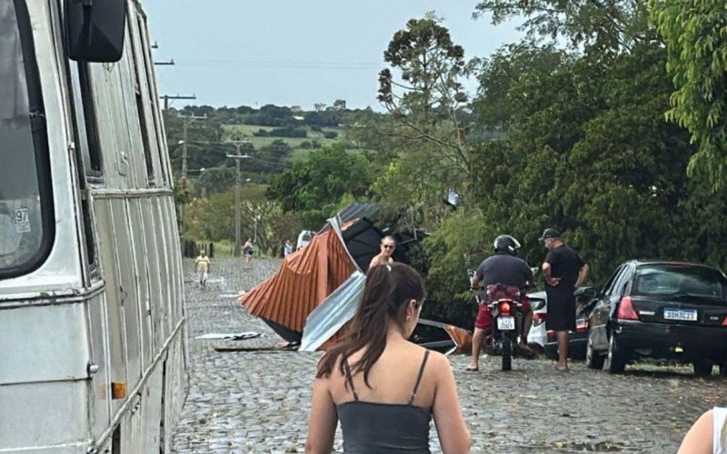 Hospital volta a ficar parcialmente destelhado em São Vicente do Sul