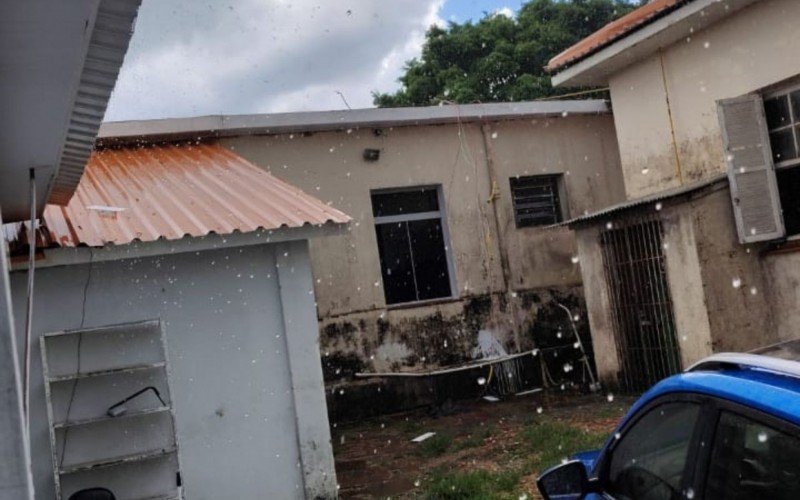 Hospital volta a ficar parcialmente destelhado em São Vicente do Sul