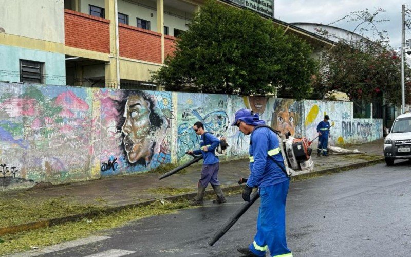 Operação Tema de Casa realiza limpeza nas 50 escolas municipais de São Leopoldo