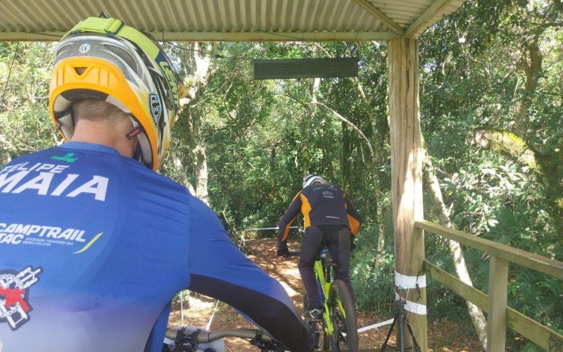 A primeira etapa do campeonato gaúcho de Downhill ocorreu em Sapiranga, com descidas do Morro Ferrabras | abc+