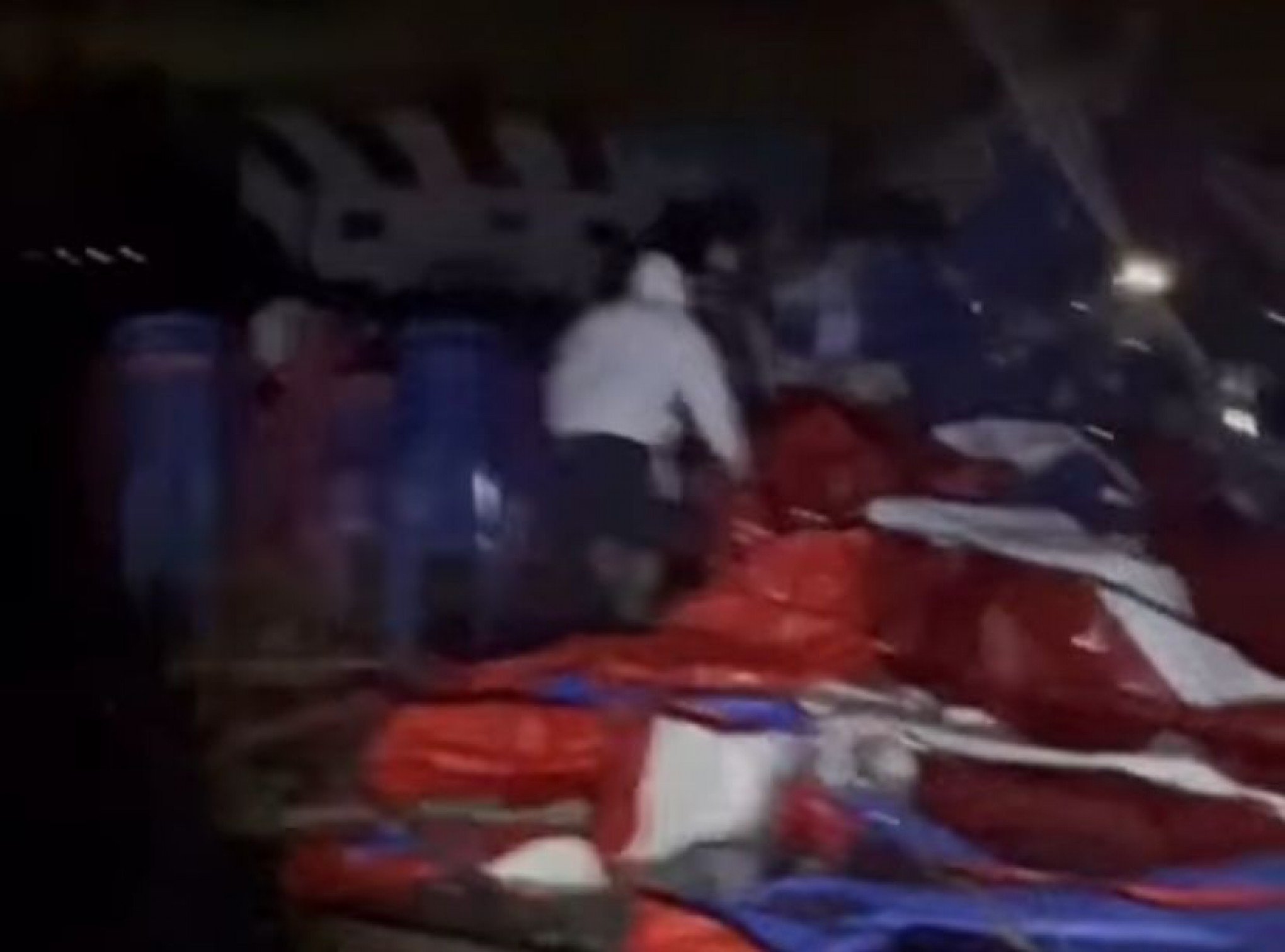 VÍDEO: Parte de circo desaba e deixa feridos no Litoral Norte durante tempestade