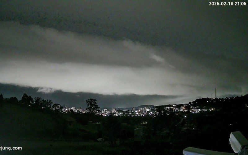 Imagens captadas pelo Observatório Heller &Jung/Divulgação mostram chegada do temporal ao Vale do Paranhana | abc+