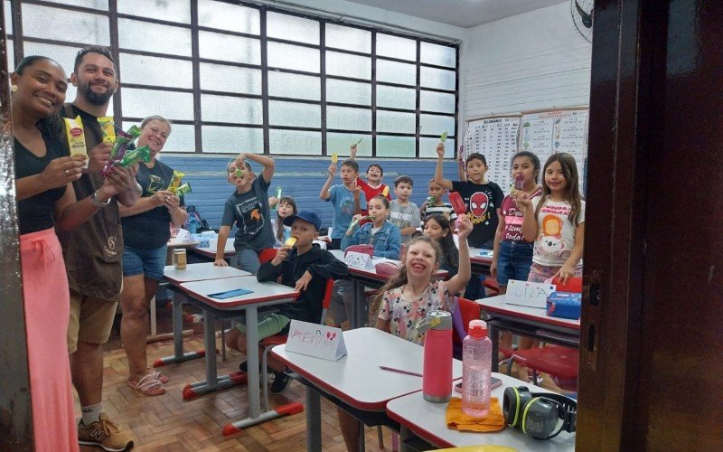 VOLTA ÀS AULAS EM NH: Na escola Martha Wartenberg teve distribuição de picolé nas salas de aula | abc+