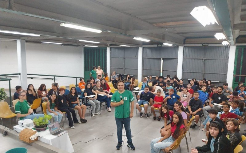VOLTA ÀS AULAS EM NH: Alunos tiveram orientações sobre ano letivo no auditório da Arnaldo Grin | abc+