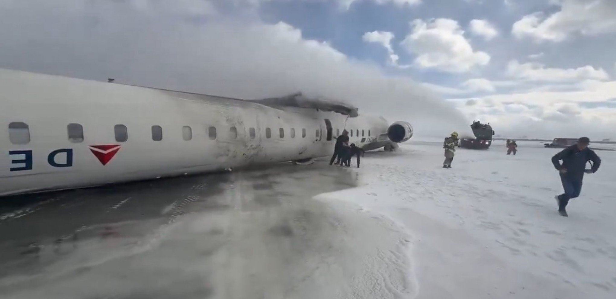 VÍDEO: Acidente com avião durante pouso em aeroporto do Canadá deixa ao menos 8 feridos