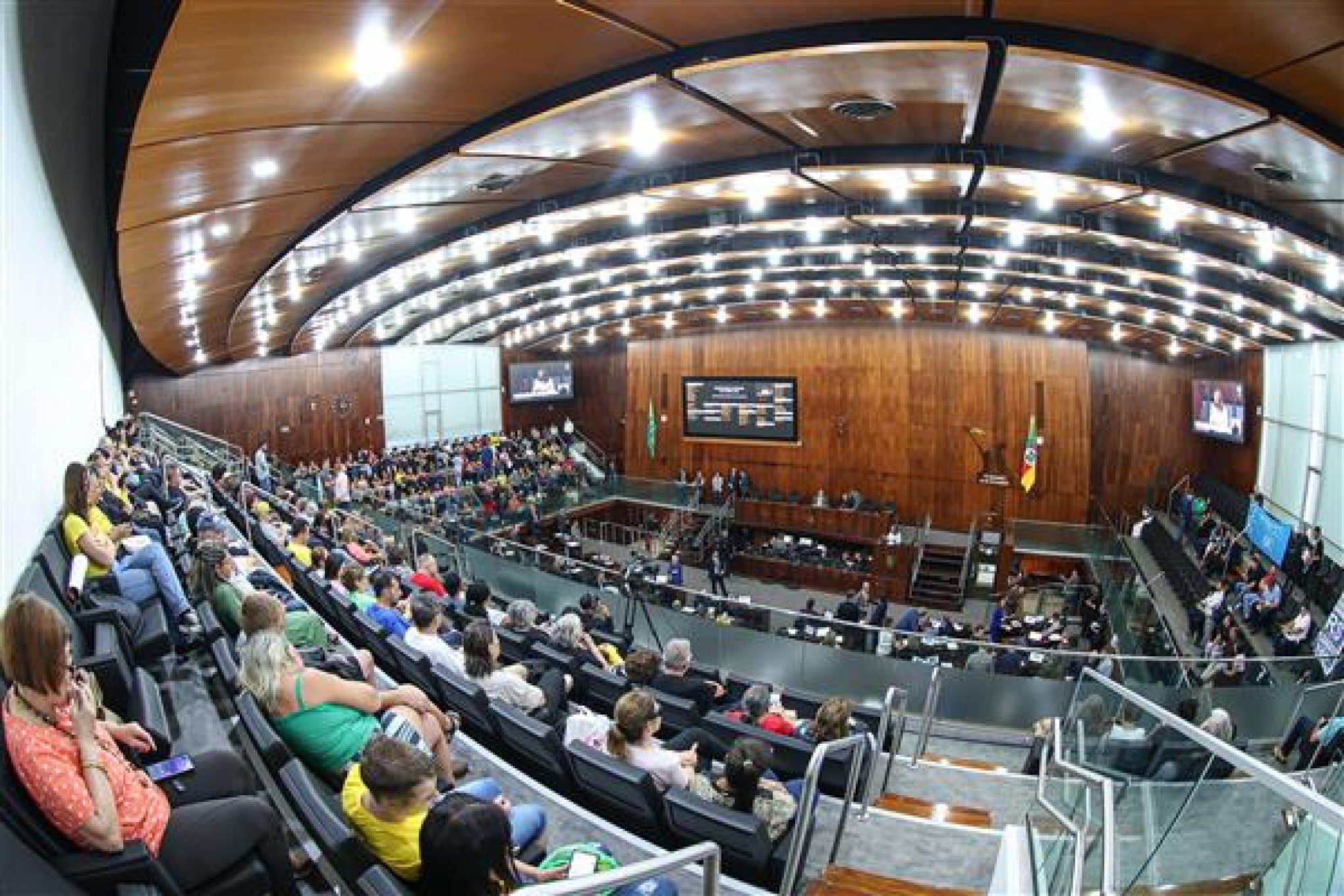 Assembleia aprova reajuste salarial dos professores no RS