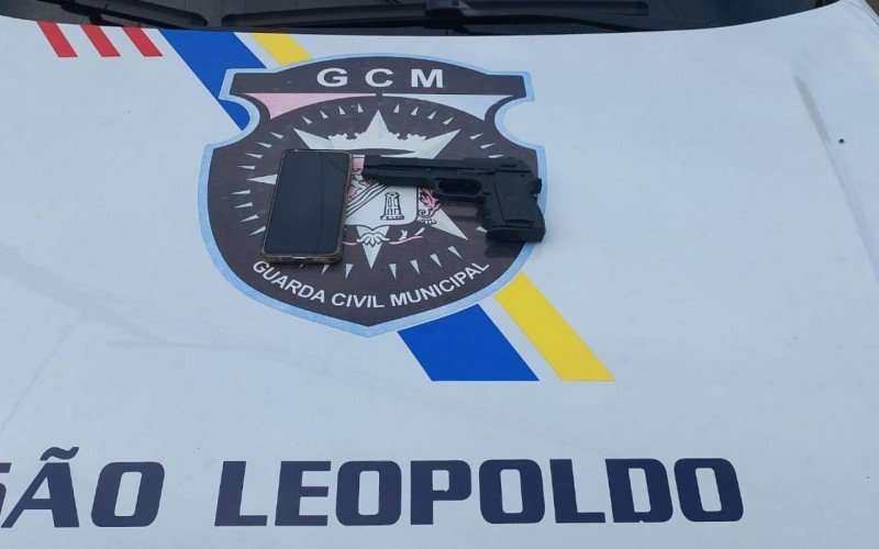 Celular foi recuperado e simulacro apreendido pela Guarda Municipal 