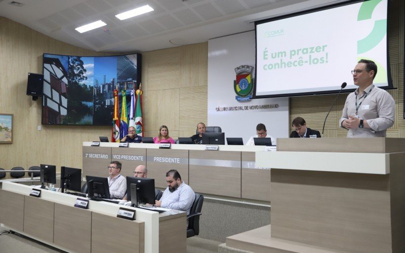Propostas foram detalhadas pelo diretor-geral interino da Comur, Fábio Tomasiak, durante sessão na Câmara de Vereadores desta segunda-feira (17) | abc+