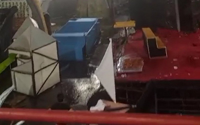 Império do Sol ainda tenta recuperar barracão afetado por incêndio em Porto Alegre