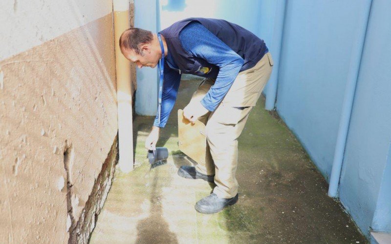 Vigilância Ambiental usa armadilhas para monitorar mosquito causador da dengue