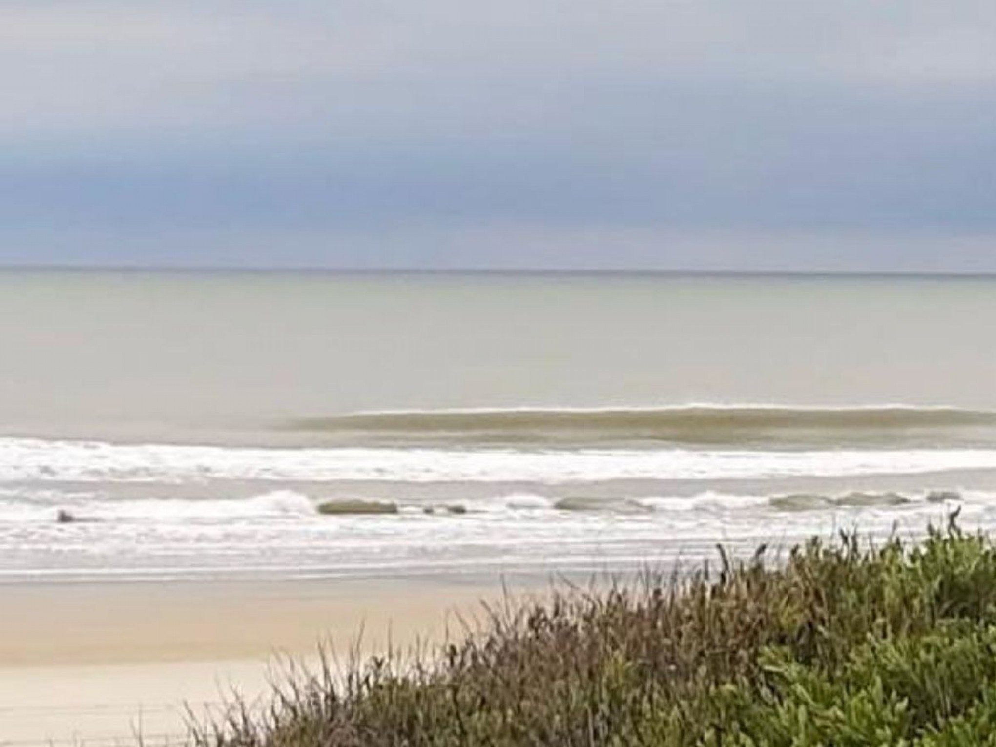 Jovem morre após ser atingido por raio durante primeira ida à praia