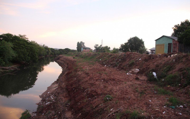 Dique no bairro Santo Afonso passa por obras de reconstrução