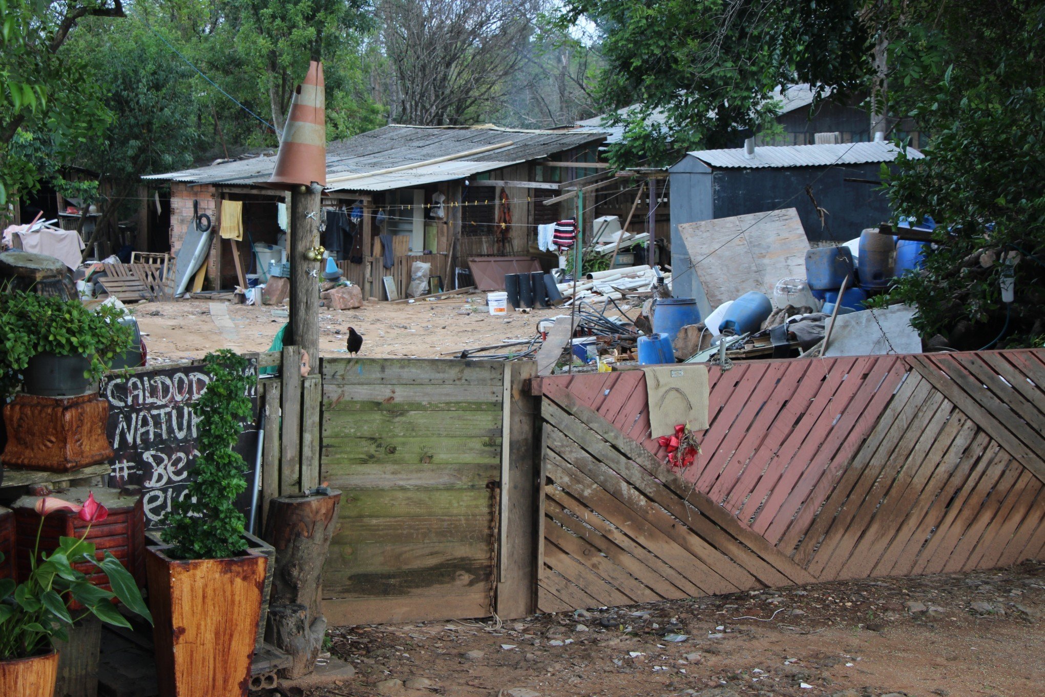 Moradores de Novo Hamburgo seguem em construções irregulares um mês depois de notificação para deixarem casas
