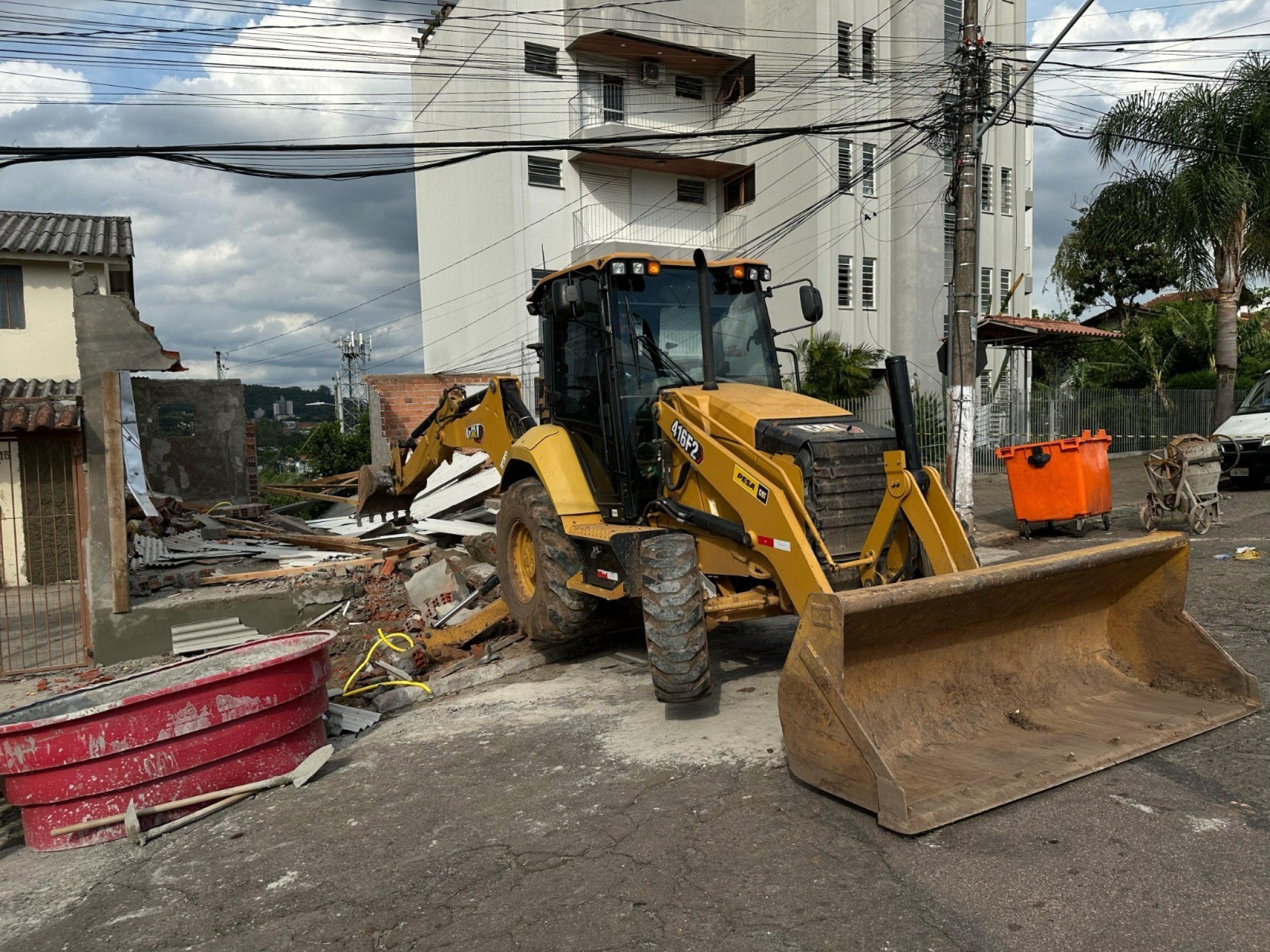 Construções irregulares são destruídas em Novo Hamburgo