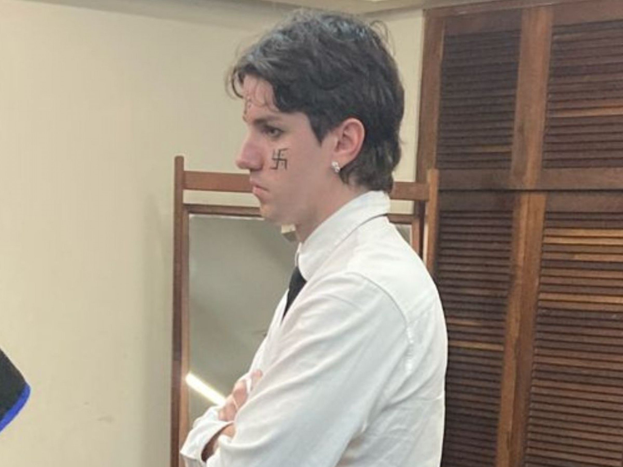 Suástica no rosto: Morador de Novo Hamburgo vira réu acusado de apologia ao nazismo na UFRGS