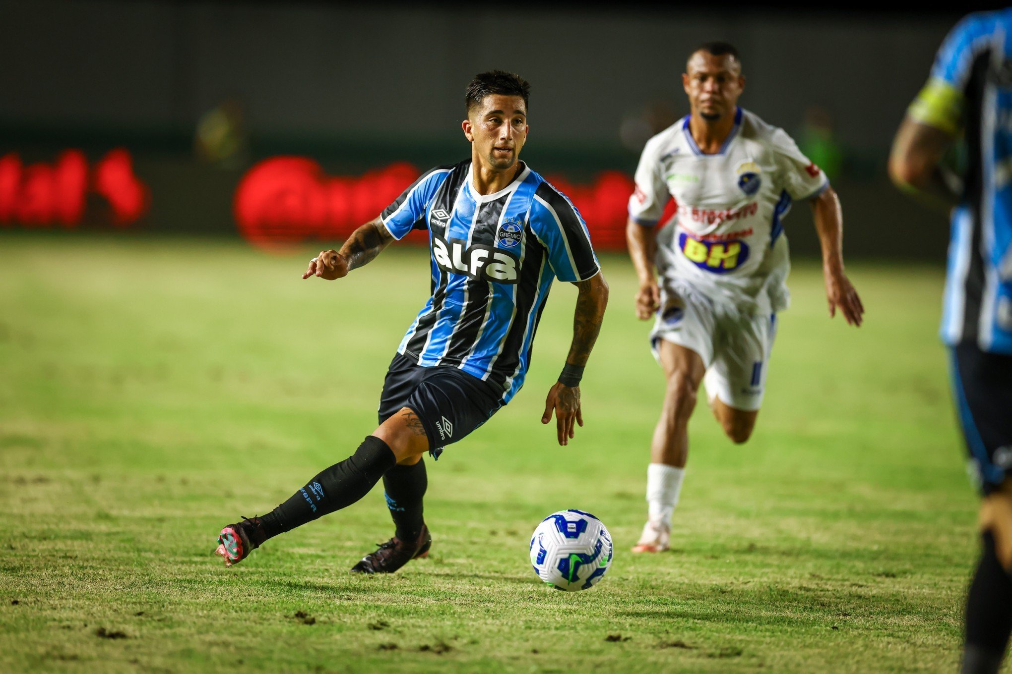 Grêmio vence São Raimundo nos pênaltis e evita vexame