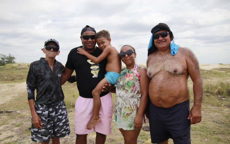 Renato Martins Machado levou a família de Pântano Grande para conhecer os lençóis | abc+