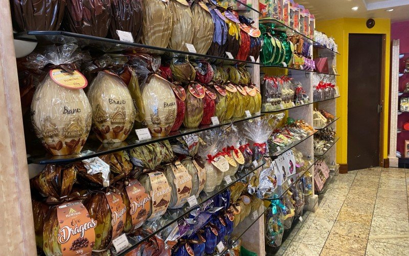 Com aproximação da Páscoa, ovos de diversos pesos e tamanhos já estão disponíveis