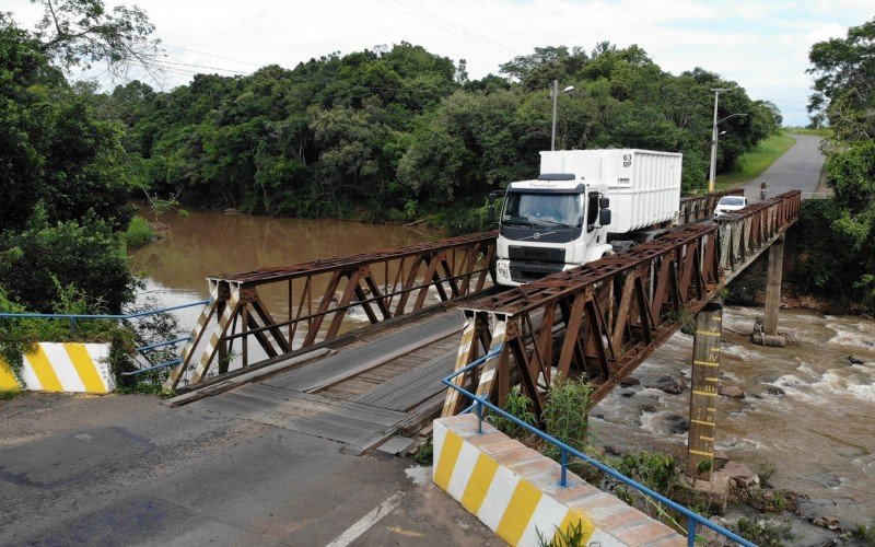 Ponte de ferro liga São José do Hortêncio e Presidente Lucena | abc+