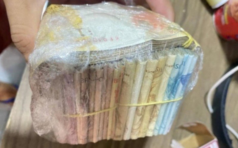 Dinheiro foi apreendido durante operação desencadeada nesta quinta (20) em um imóvel de Gravataí | abc+