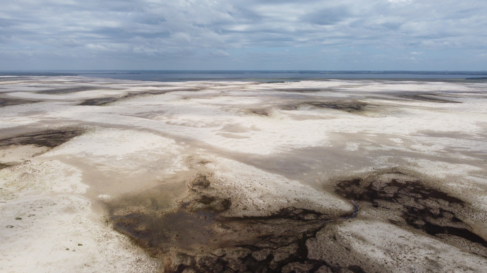 VÍDEO: Conheça o paraíso natural de lagoas cristalinas e dunas de areias famoso no litoral gaúcho