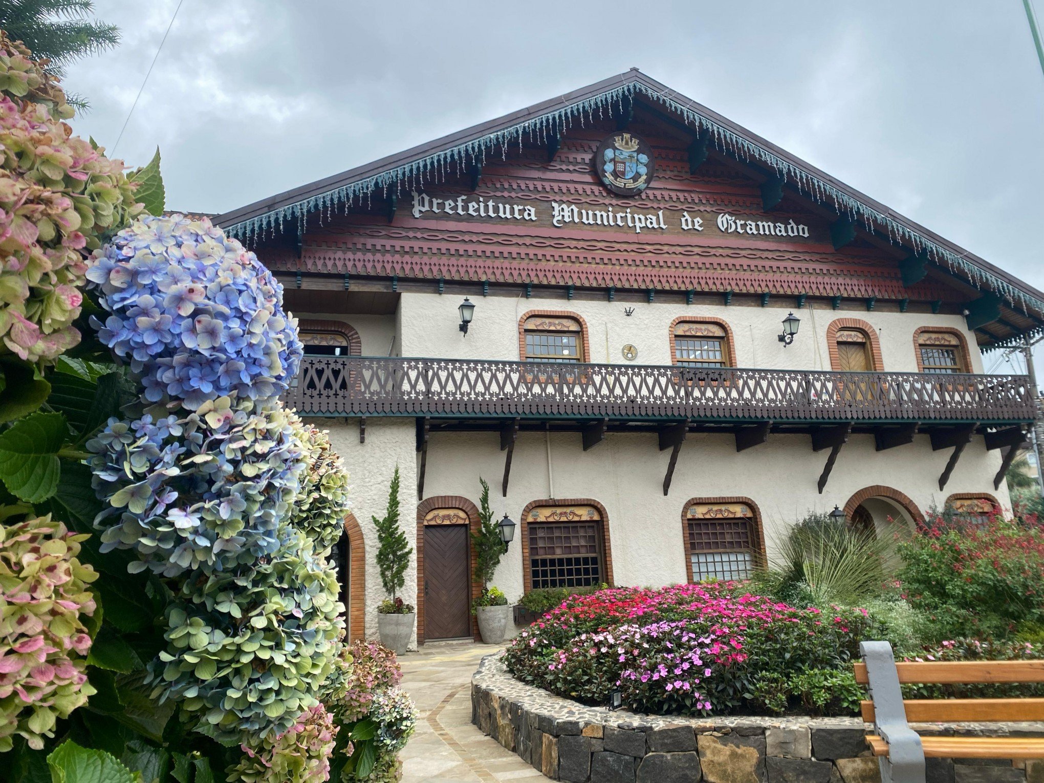 Prefeitura de Gramado abre processo seletivo para contratação temporária; cargo tem salário de R$ 3,7 mil