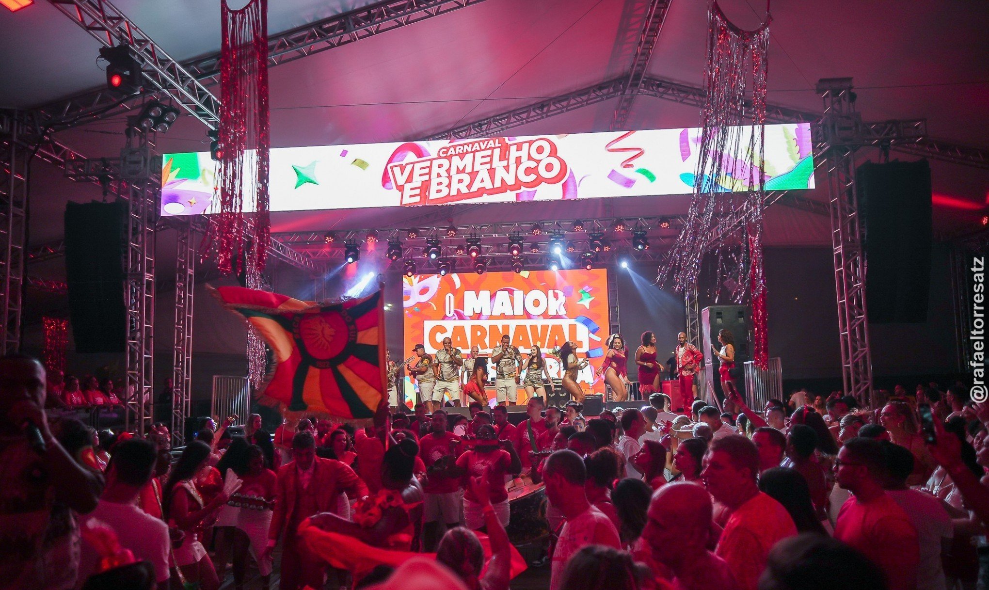 Like Magazine selecionará fantasias do Carnaval Vermelho e Branco