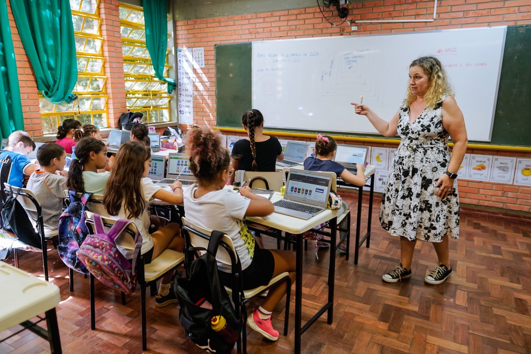 CONCURSO PÚBLICO: Atenção professores! Porto Alegre abre vagas na rede municipal