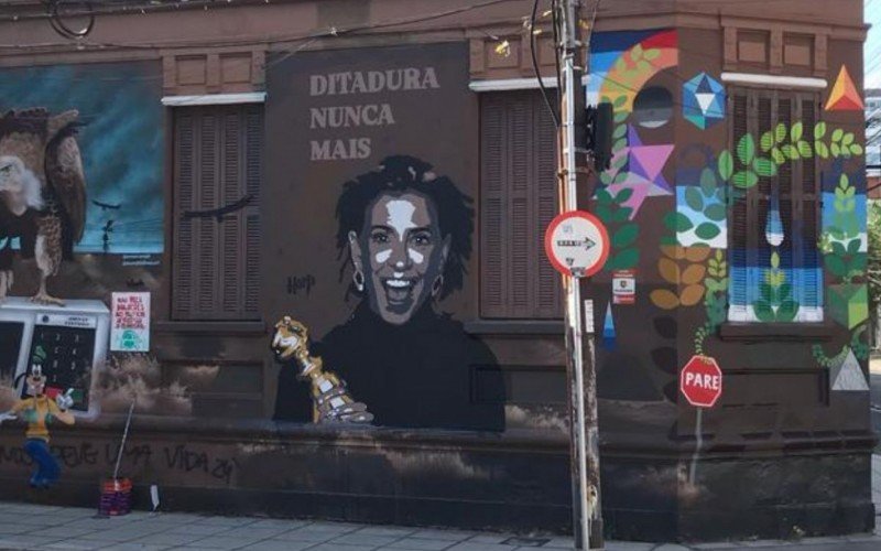 Fernanda Torres ganha mural em esquina de Porto Alegre; veja imagens | abc+