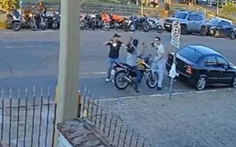 Homem atinge amigo de infância com sete tiros e vai até hospital da região para terminar o crime | abc+
