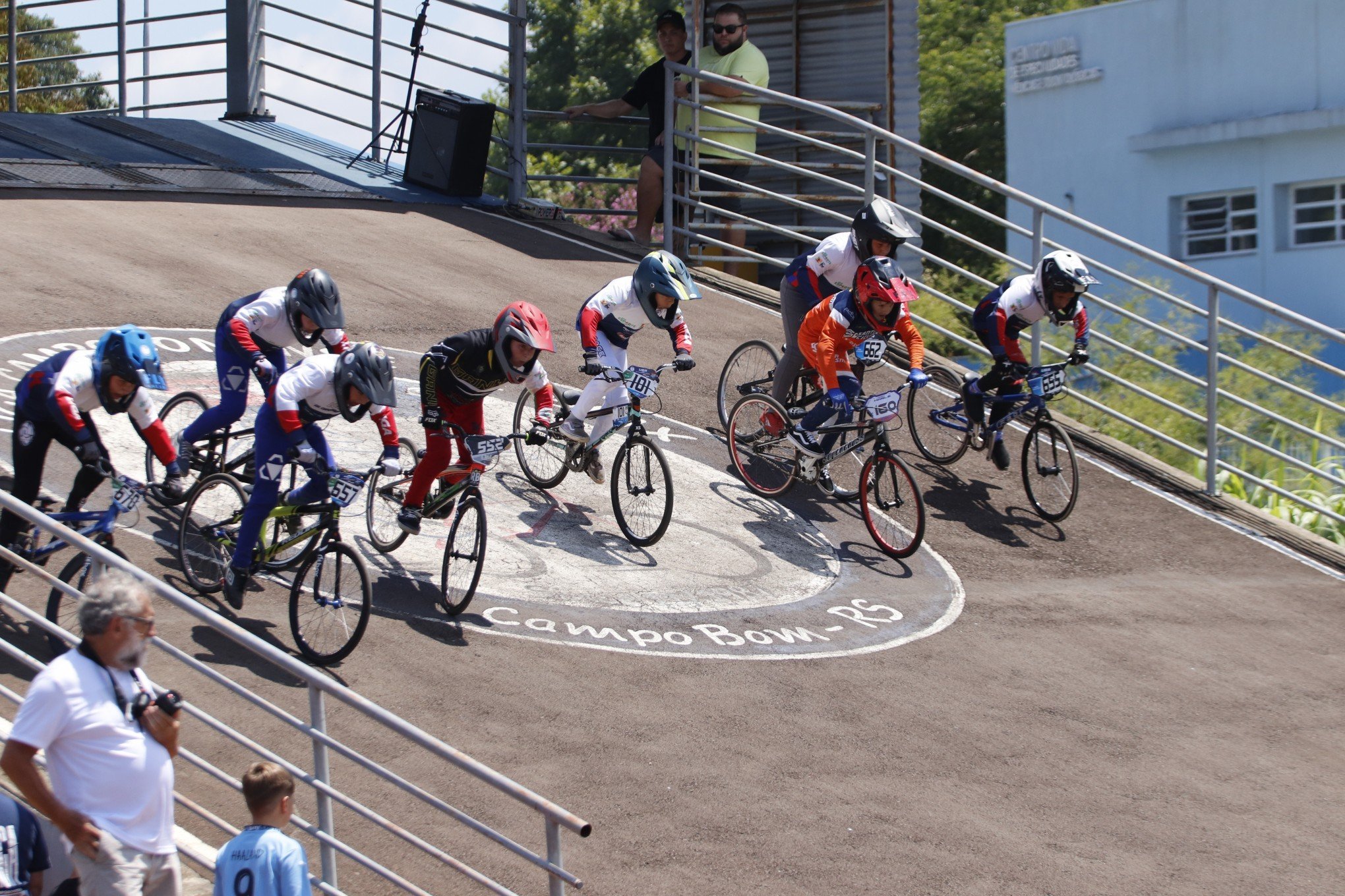Mais de 80 ciclistas participam de competição de bicicross em Campo Bom