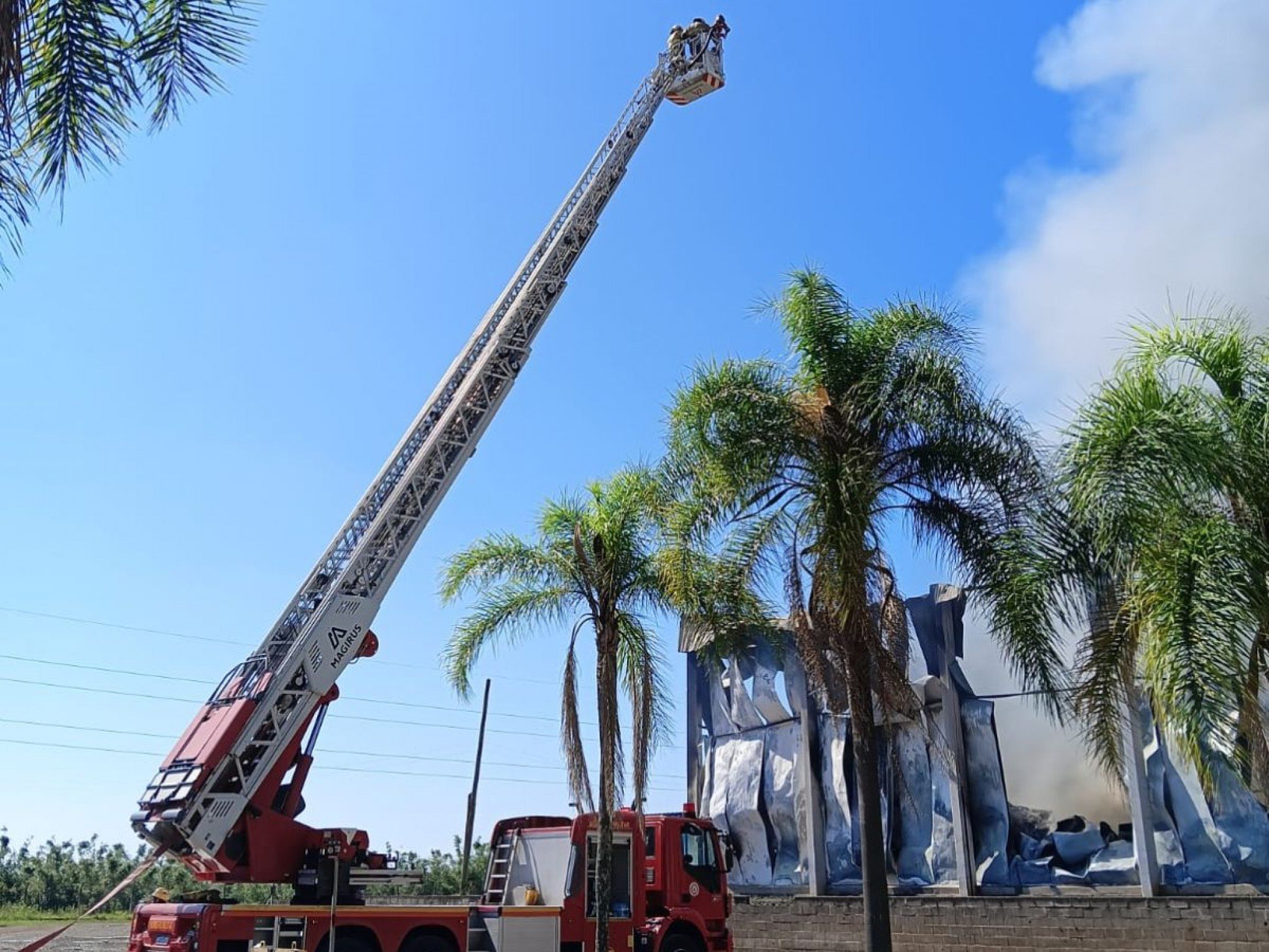Ritter Alimentos fala sobre danos após incêndio e diz que "colaboradores estão bem"