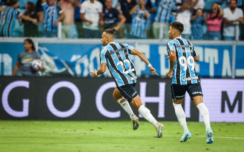 Braithwaite e Olivera marcaram na vitória gremista por 2 a 1 neste sábado | abc+