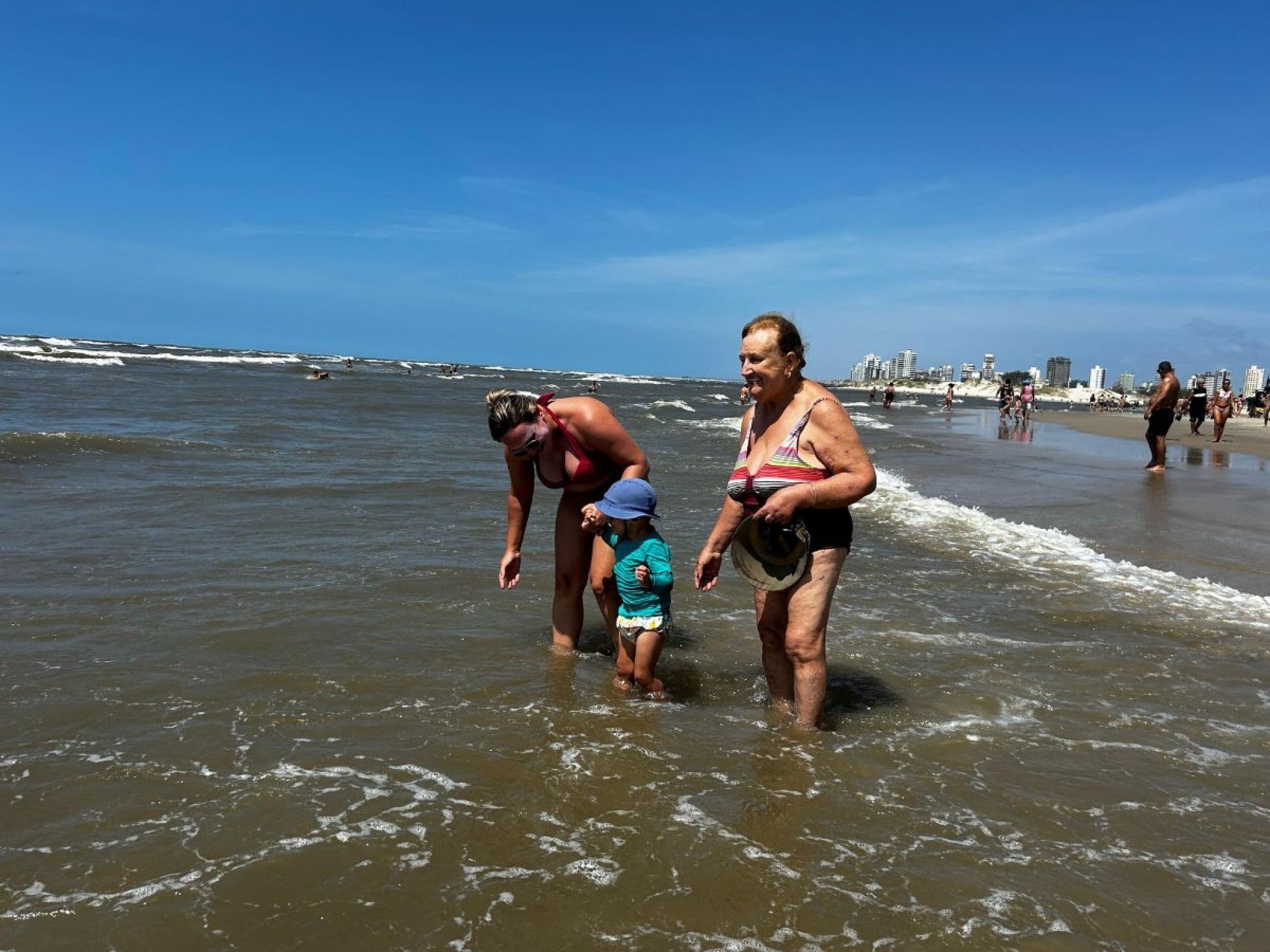 Água limpa e tranquila ameniza o calor no litoral norte